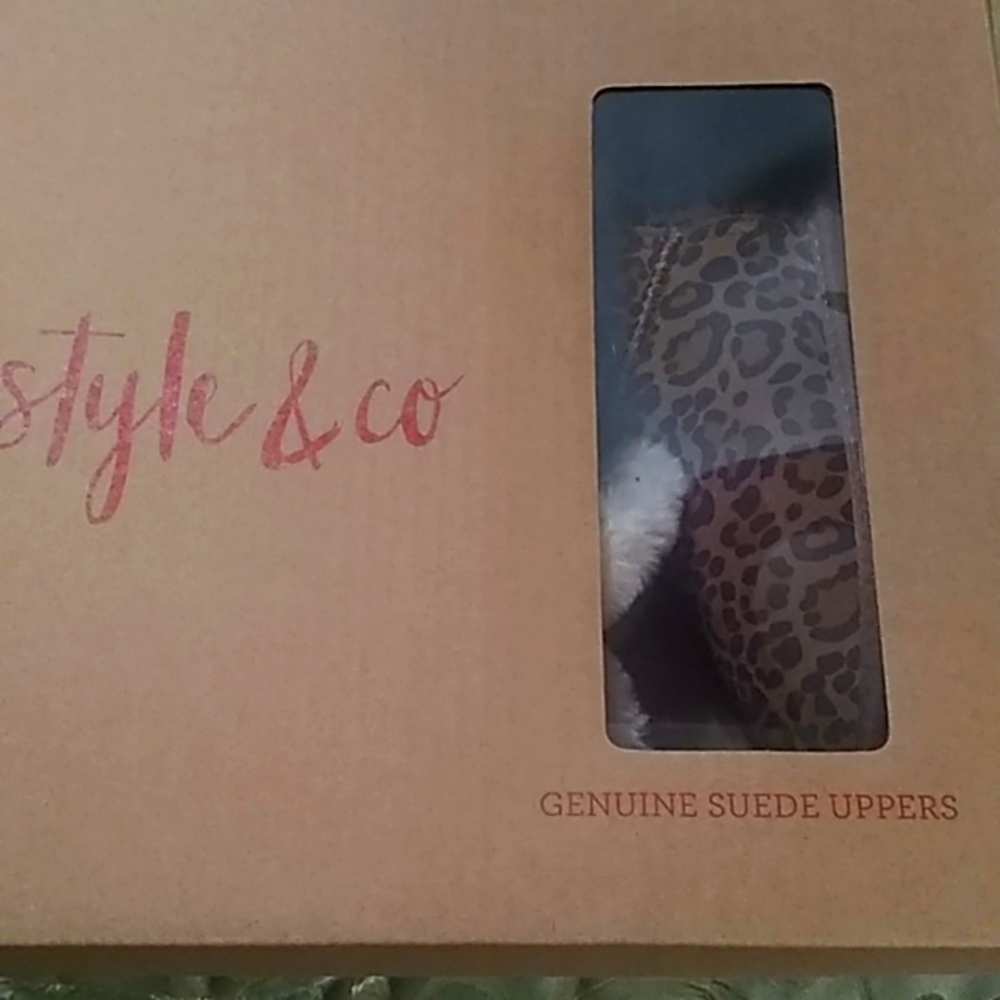 Girls Sz 5 Style & Co leopard boots. Genuine suede uppers